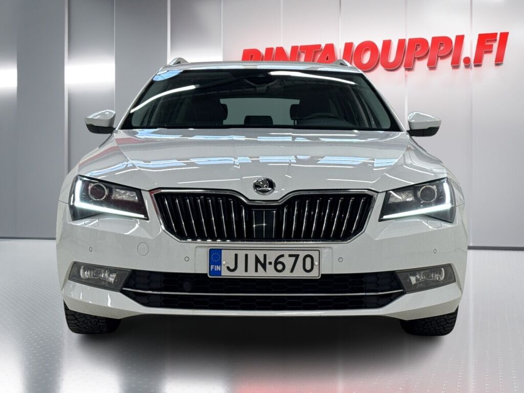Skoda Superb 2017 Valkoinen