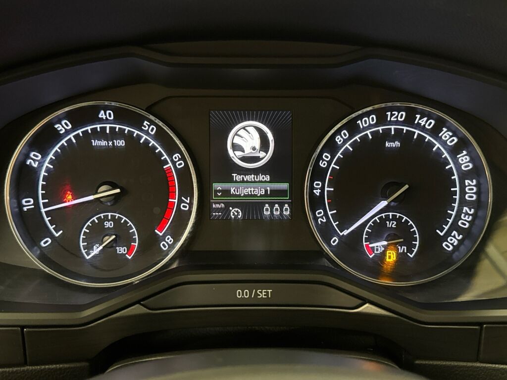 Skoda Superb 2017 Valkoinen