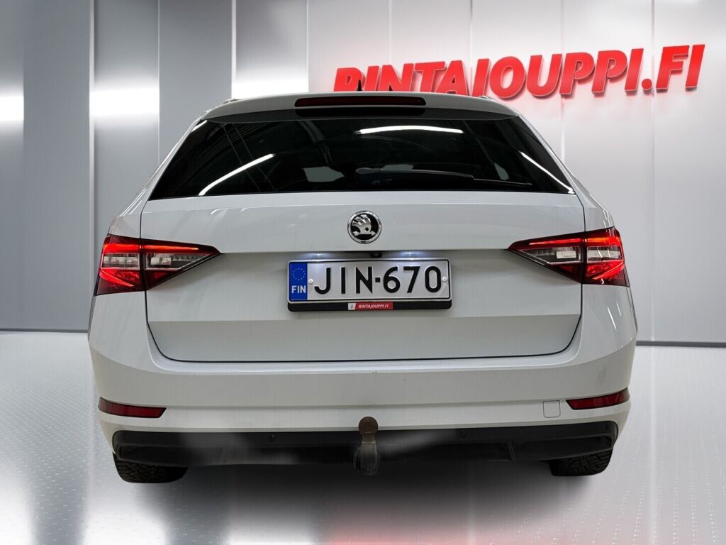 Skoda Superb 2017 Valkoinen
