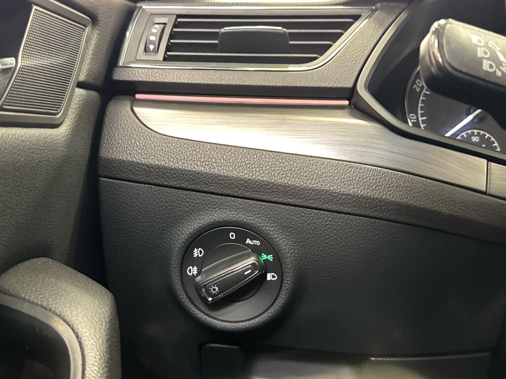 Skoda Superb 2017 Valkoinen