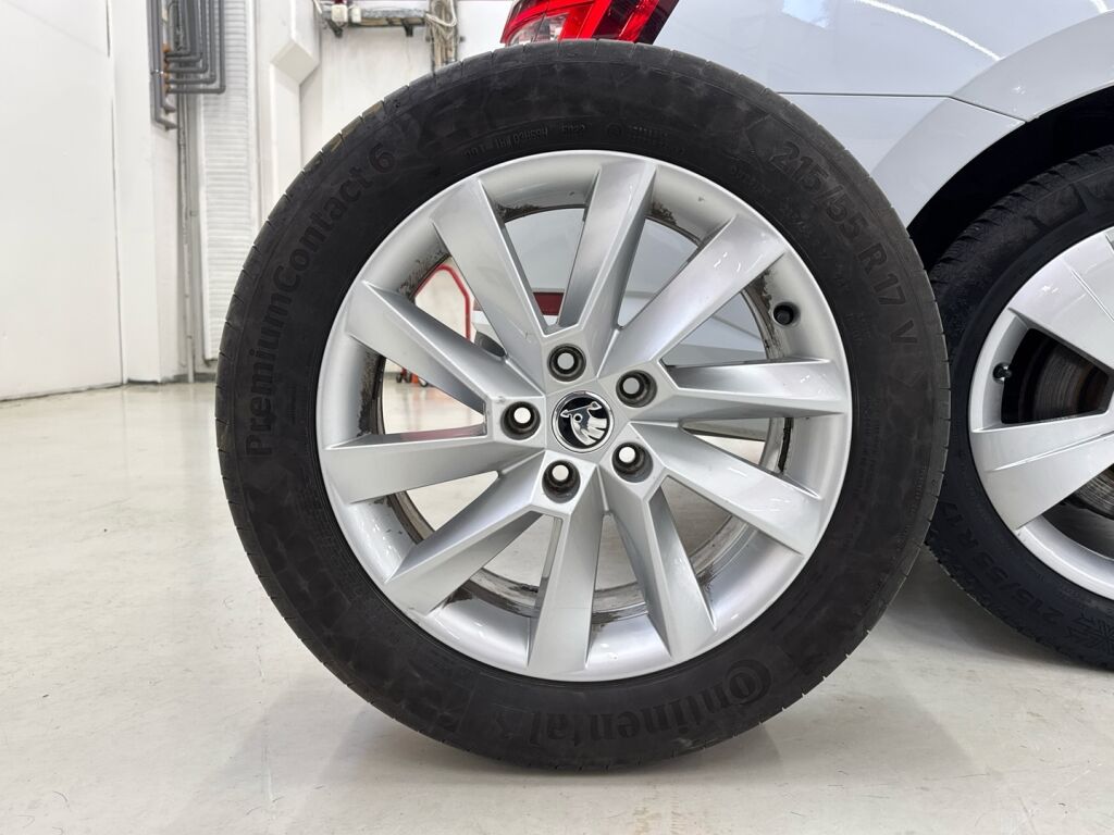 Skoda Superb 2017 Valkoinen