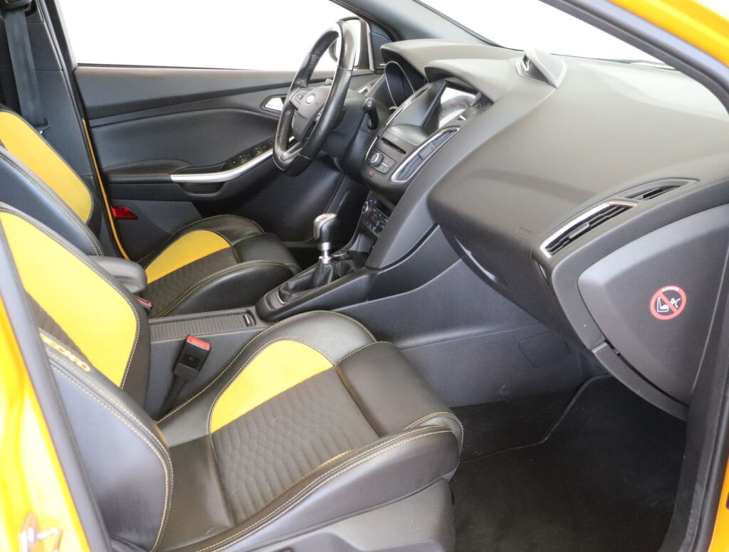 Ford Focus 2016 Keltainen