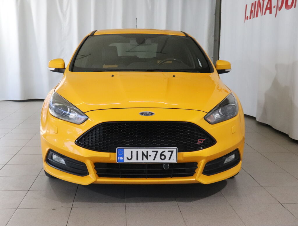 Ford Focus 2016 Keltainen