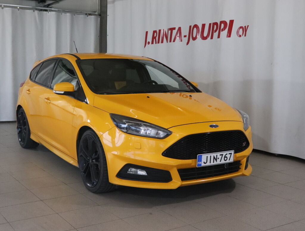 Ford Focus 2016 Keltainen