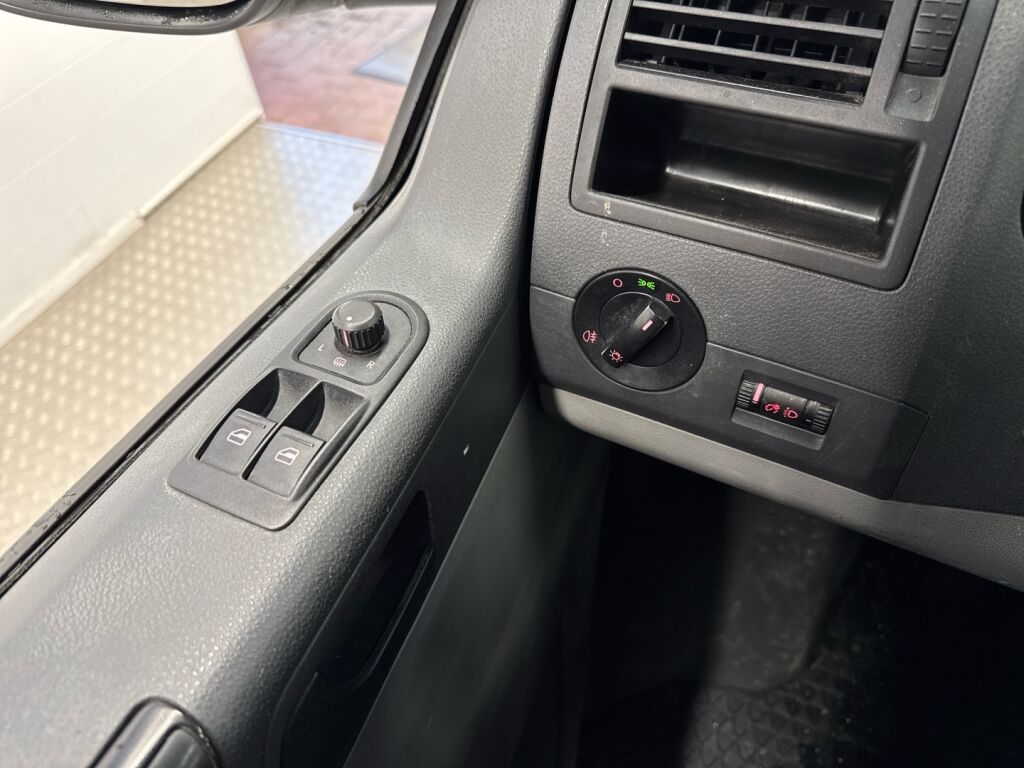 Volkswagen Transporter 2011 Valkoinen