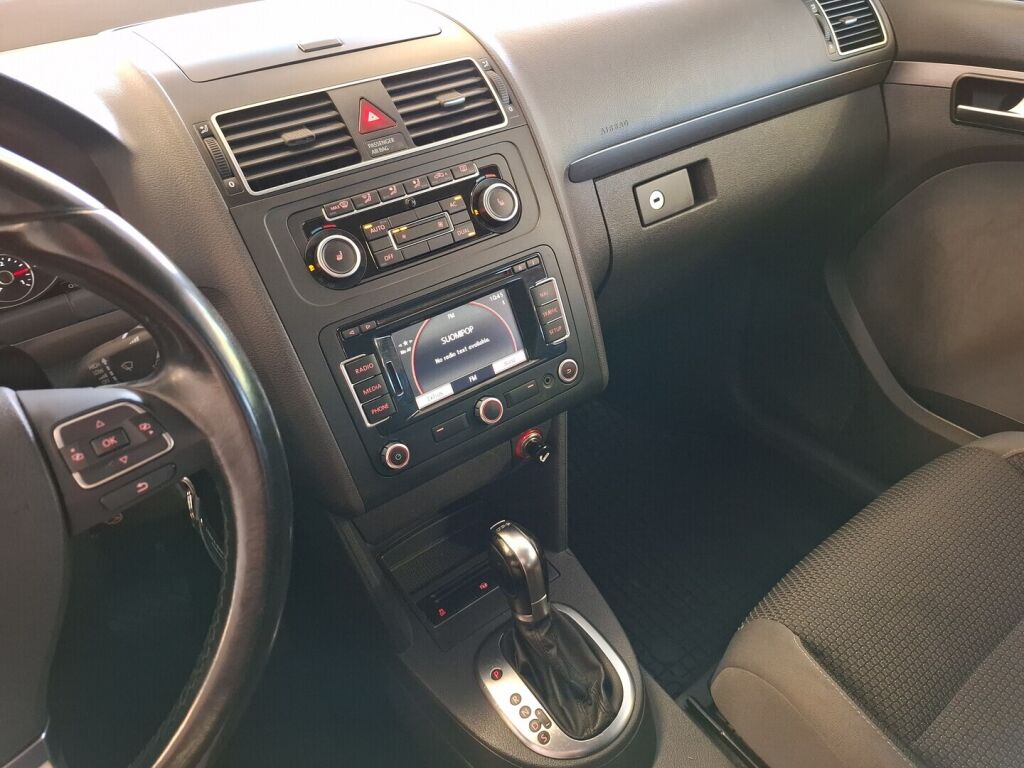 Volkswagen Touran 2011 Ruskea (beige)