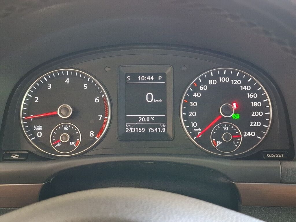 Volkswagen Touran 2011 Ruskea (beige)