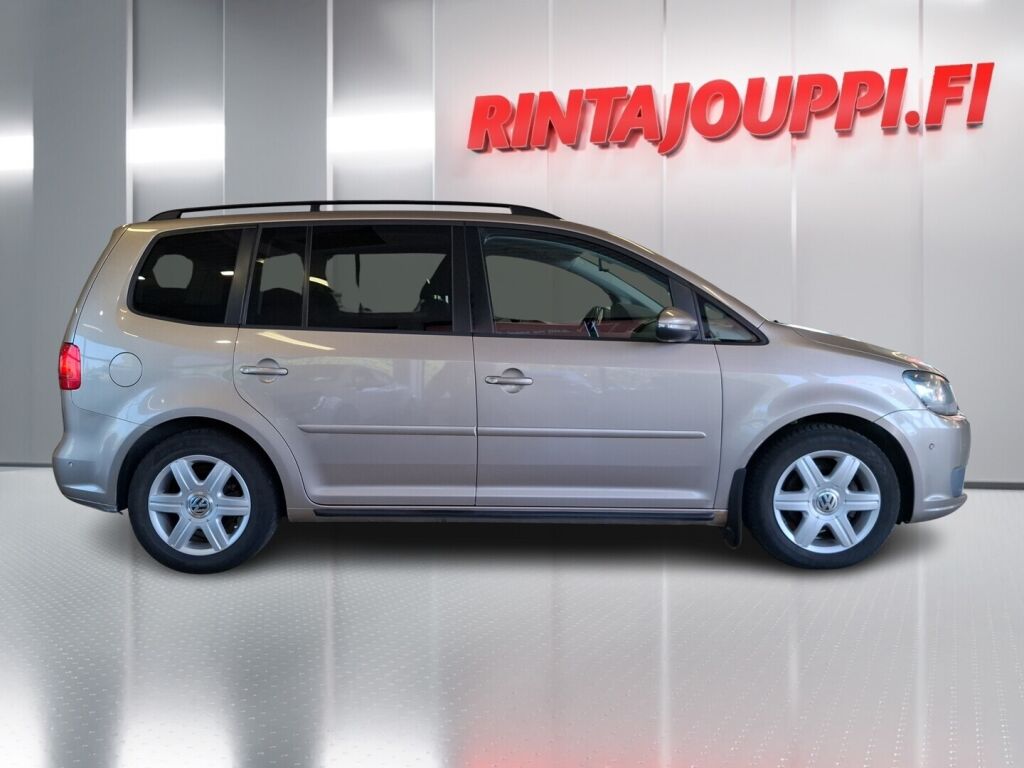 Volkswagen Touran 2011 Ruskea (beige)