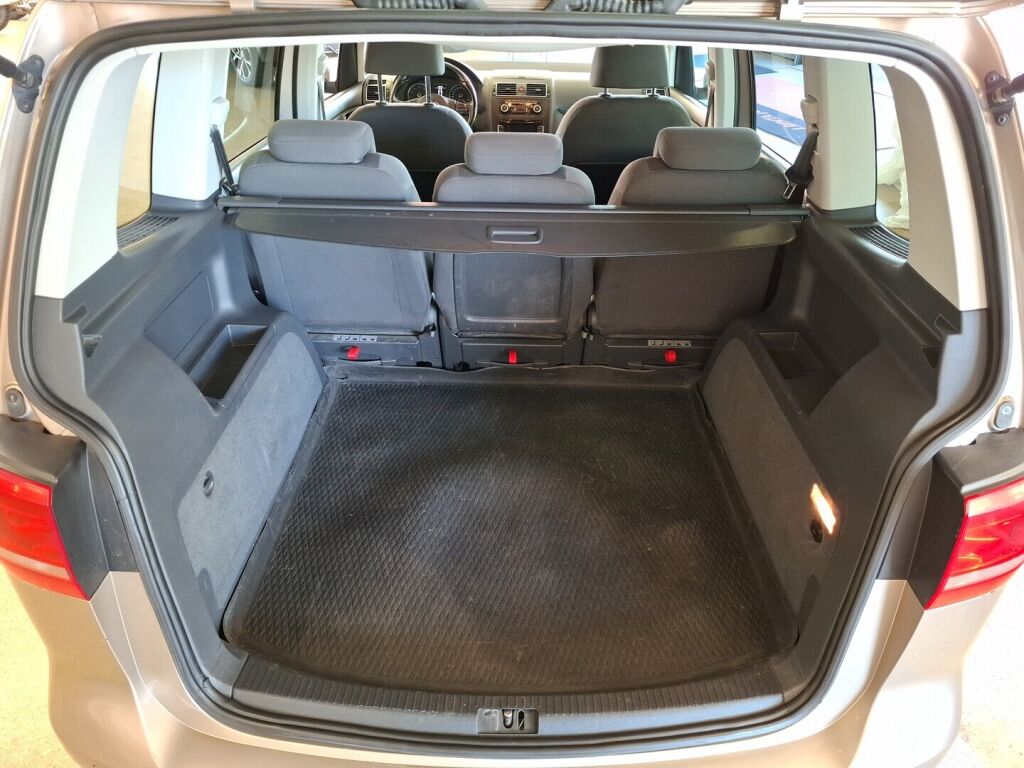 Volkswagen Touran 2011 Ruskea (beige)