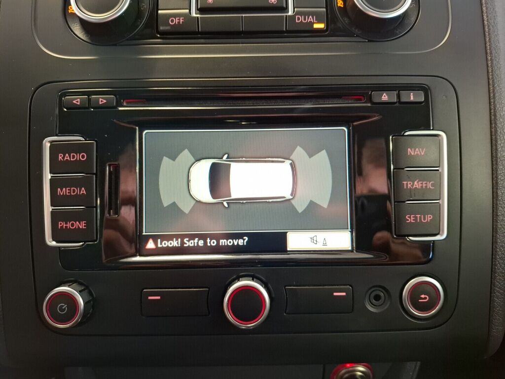 Volkswagen Touran 2011 Ruskea (beige)