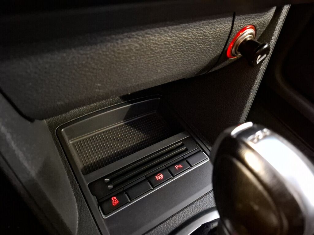 Volkswagen Touran 2011 Ruskea (beige)