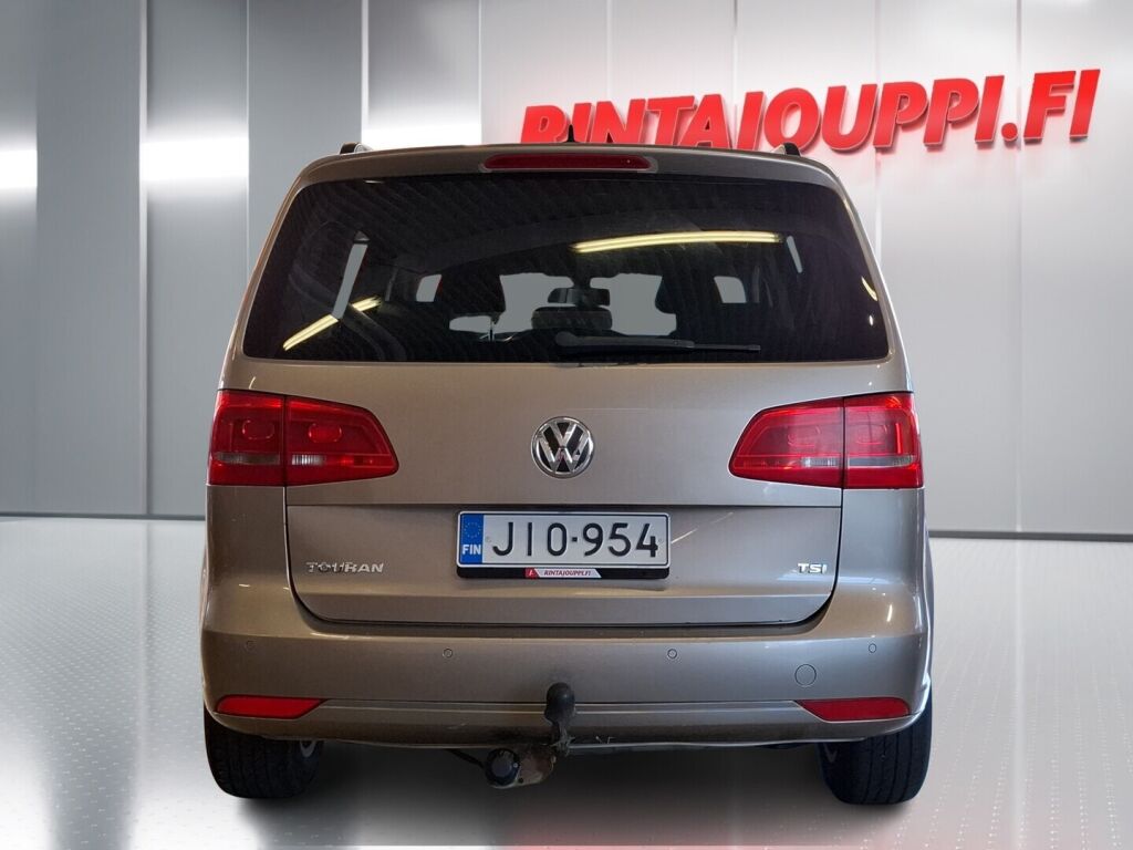 Volkswagen Touran 2011 Ruskea (beige)