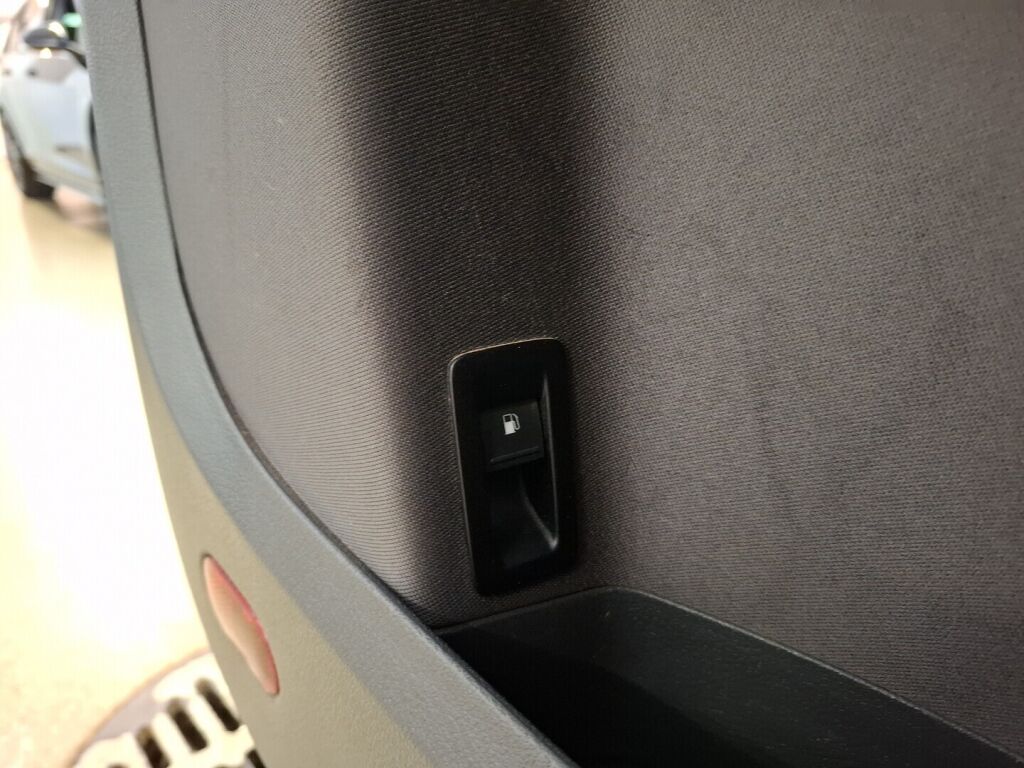 Volkswagen Touran 2011 Ruskea (beige)