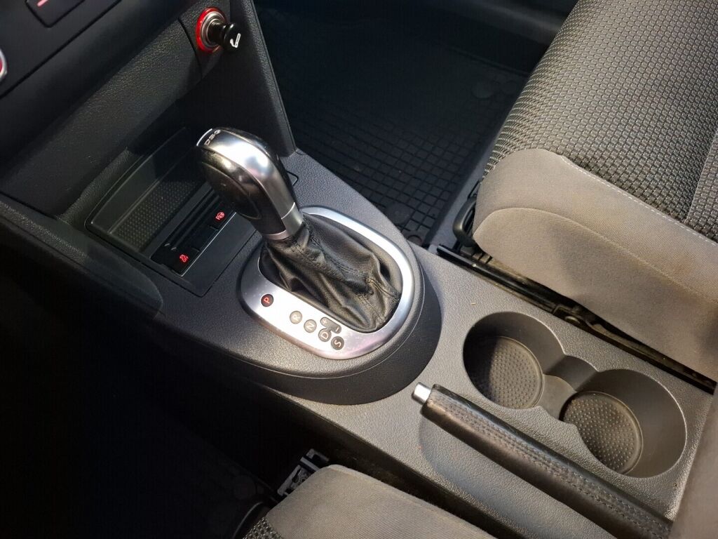 Volkswagen Touran 2011 Ruskea (beige)