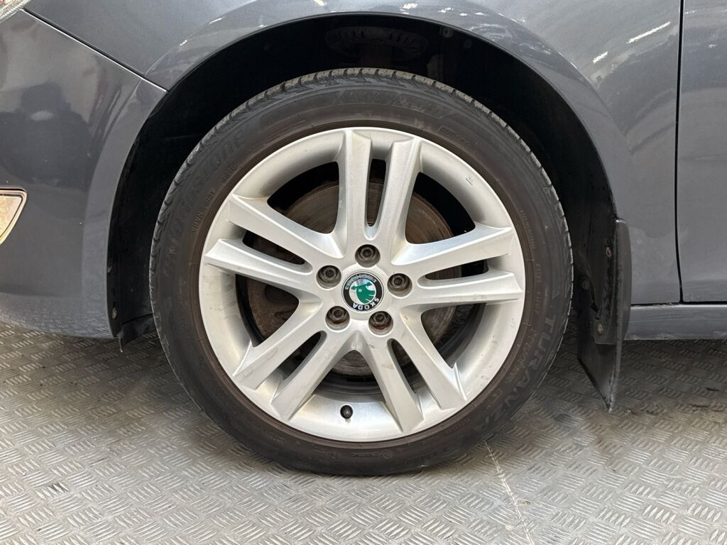 Skoda Fabia 2011 Harmaa