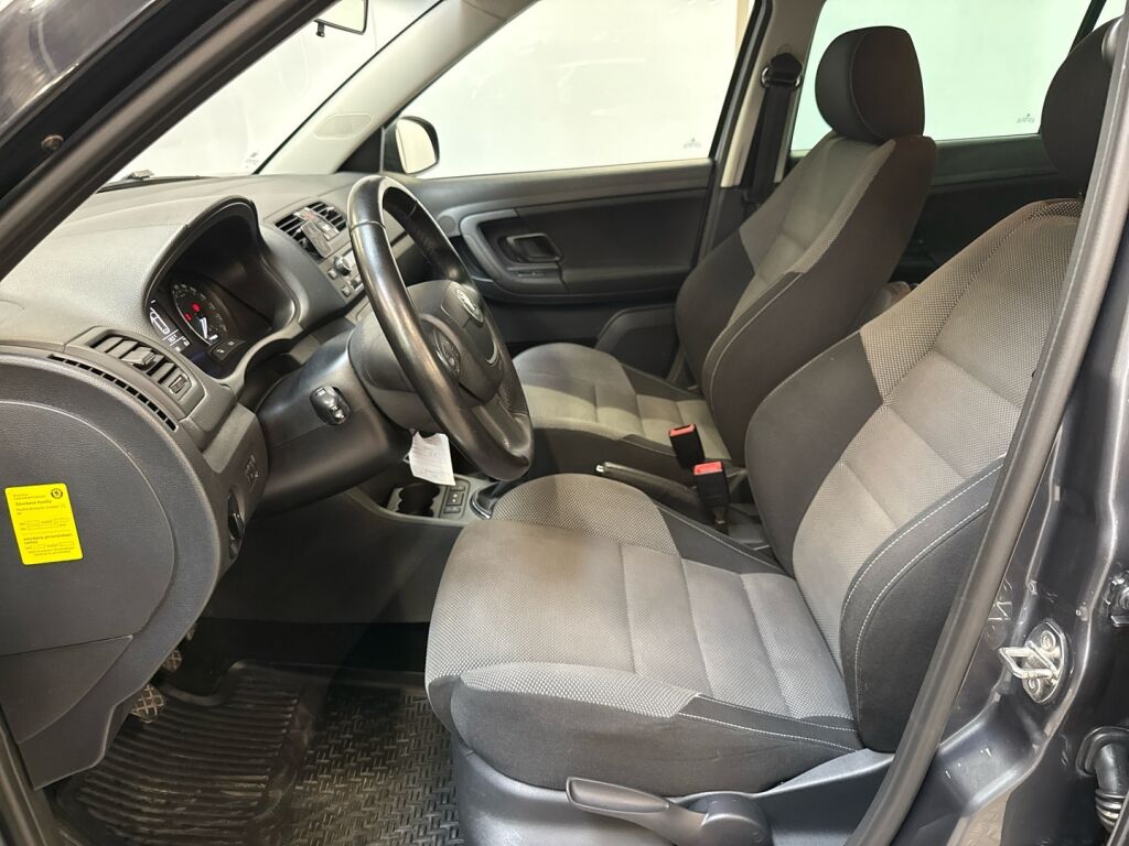 Skoda Fabia 2011 Harmaa