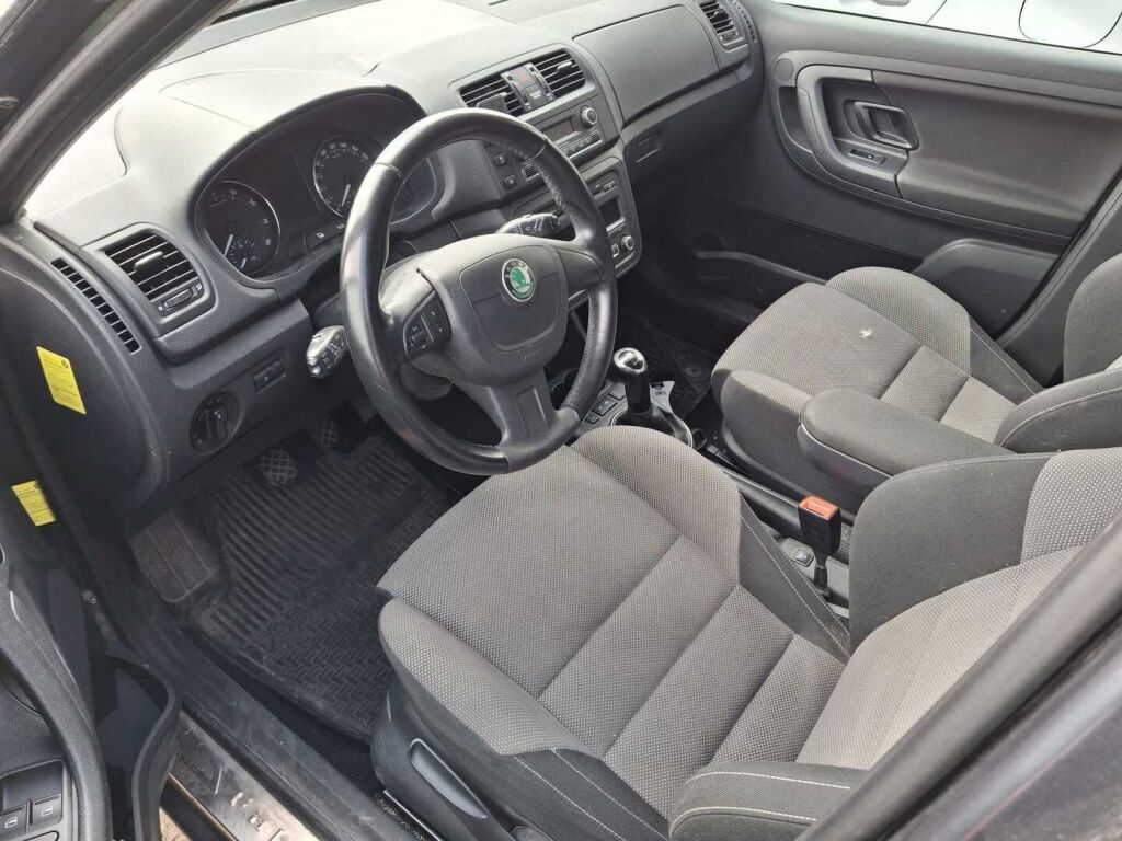 Skoda Fabia 2011 Harmaa