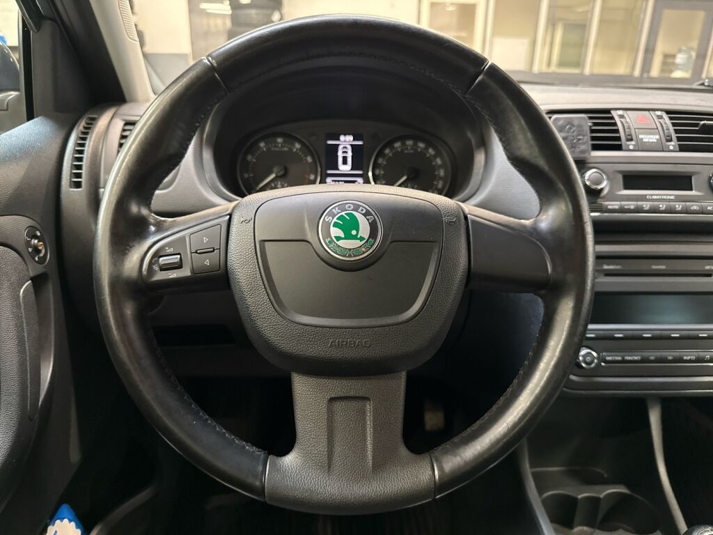 Skoda Fabia 2011 Harmaa