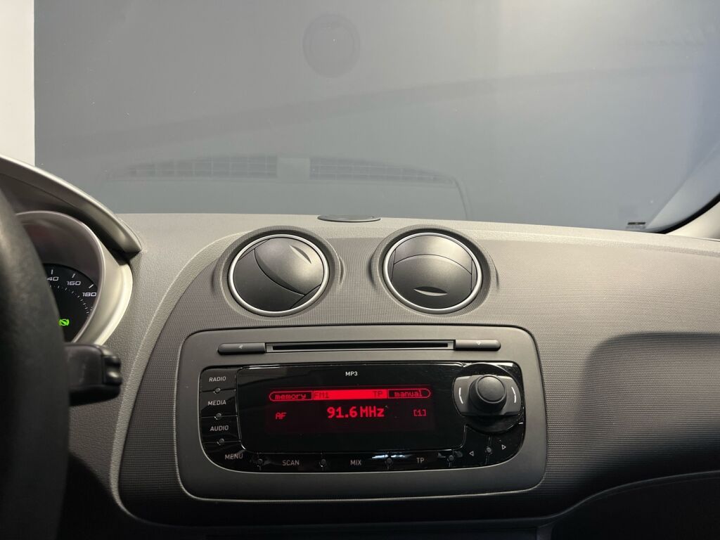 Seat Ibiza 2011 Punainen