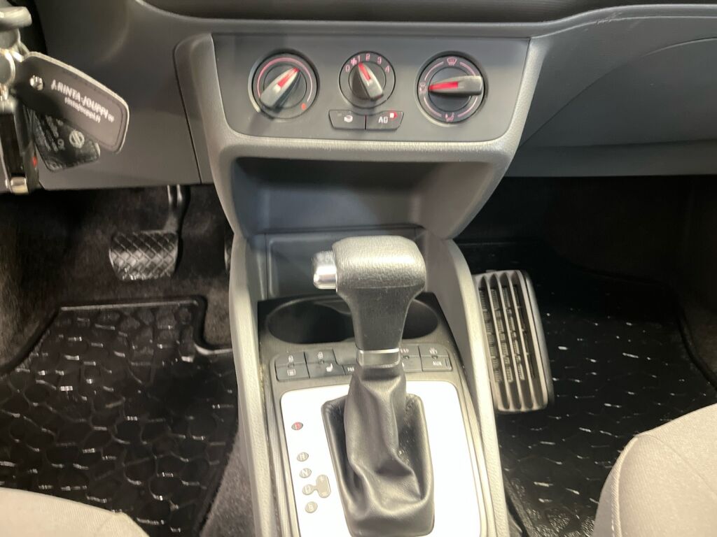 Seat Ibiza 2011 Punainen