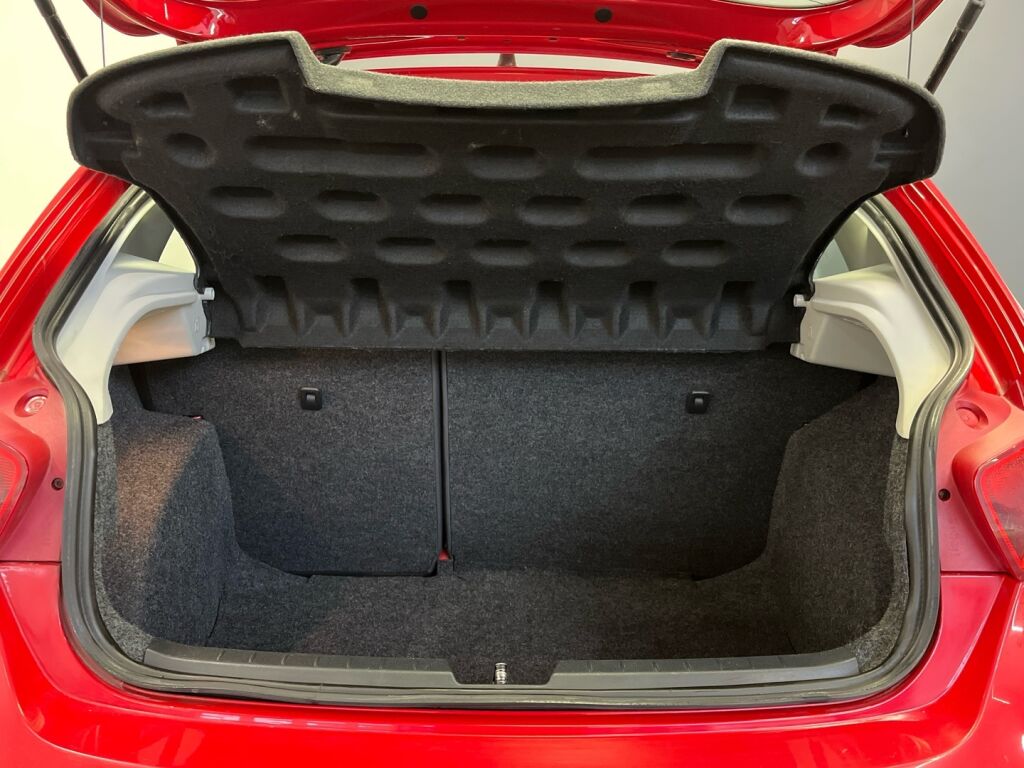 Seat Ibiza 2011 Punainen