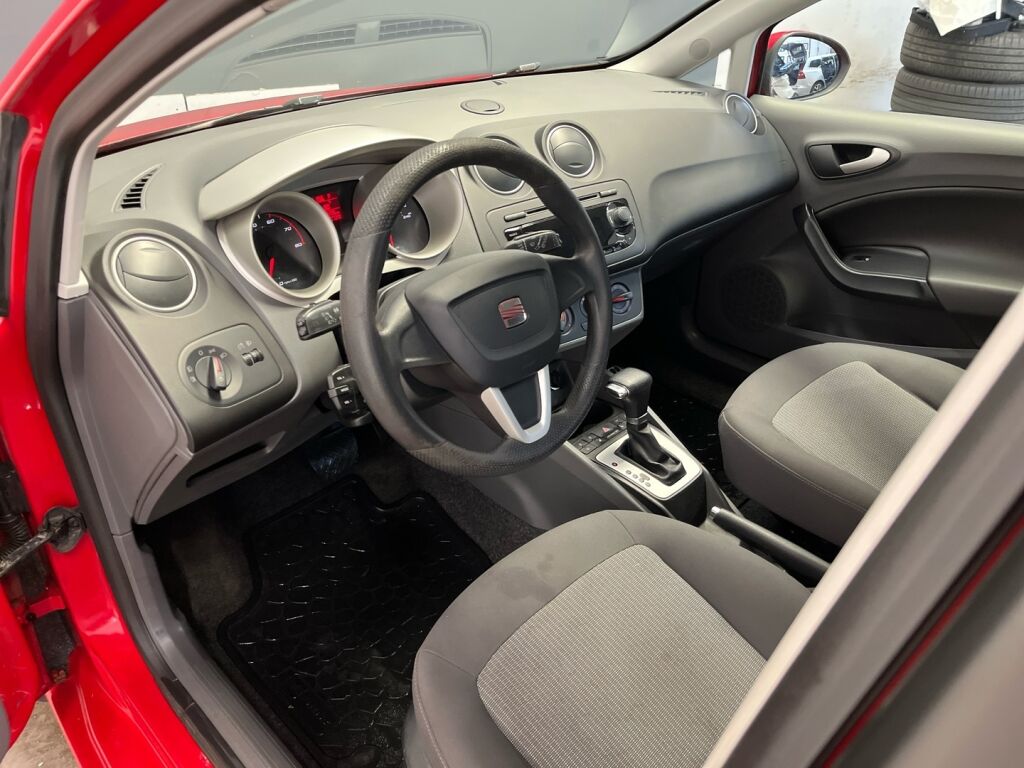 Seat Ibiza 2011 Punainen