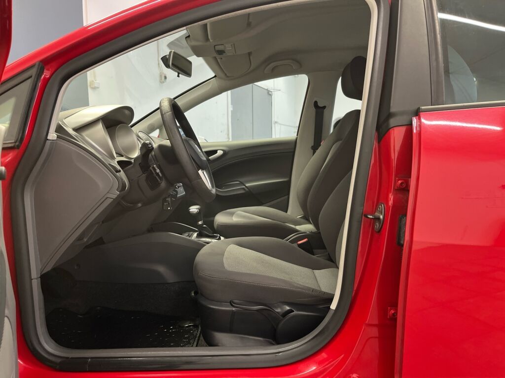 Seat Ibiza 2011 Punainen