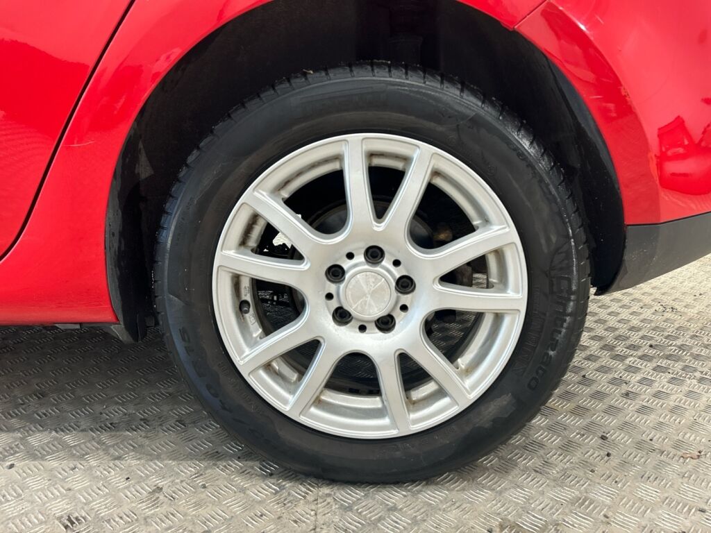 Seat Ibiza 2011 Punainen