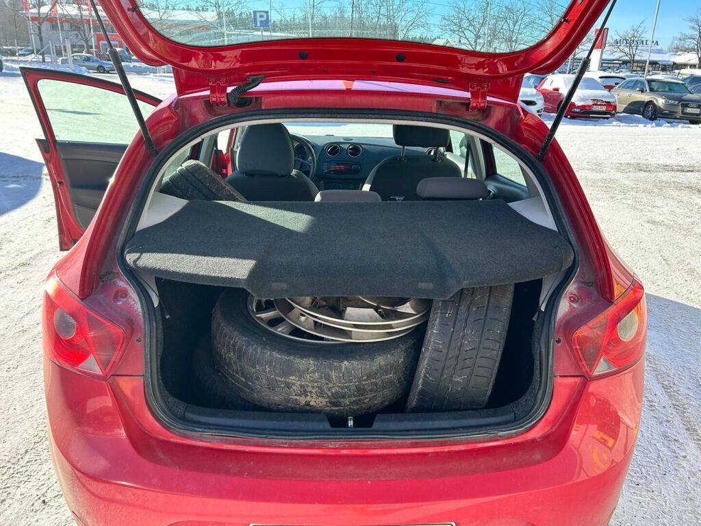 Seat Ibiza 2011 Punainen