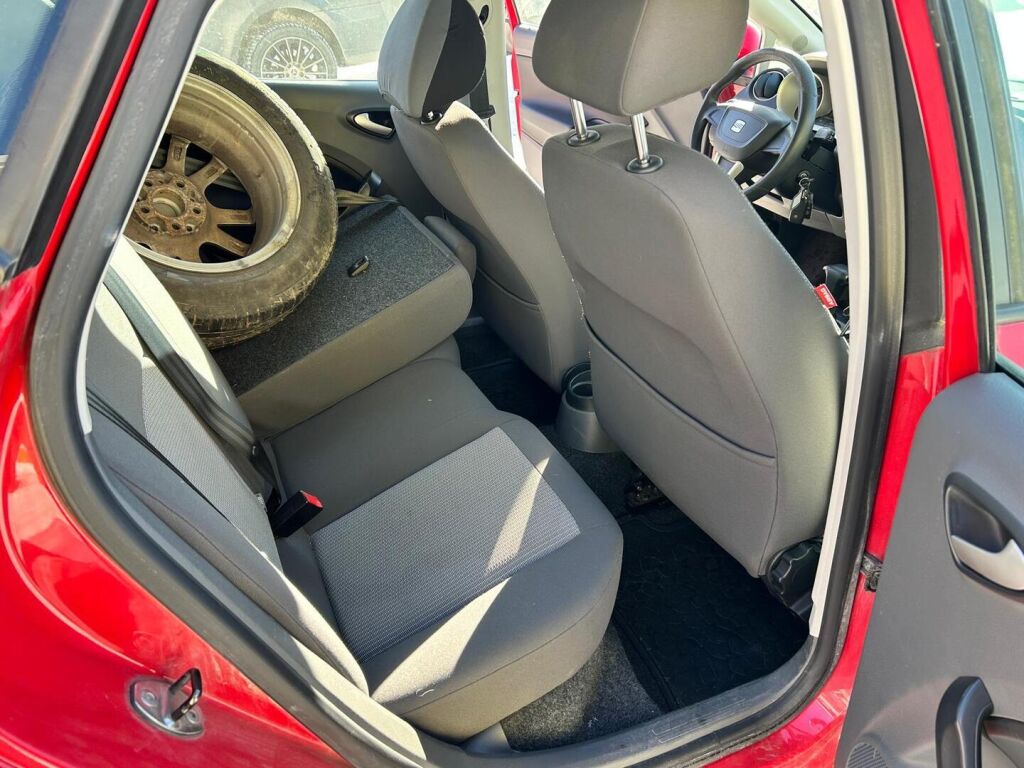 Seat Ibiza 2011 Punainen