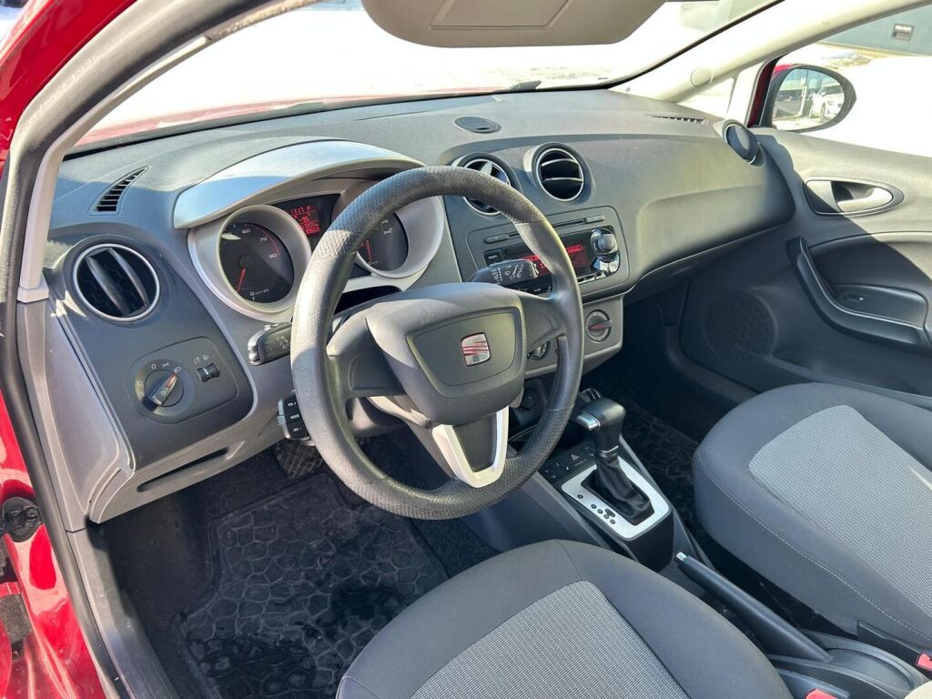 Seat Ibiza 2011 Punainen