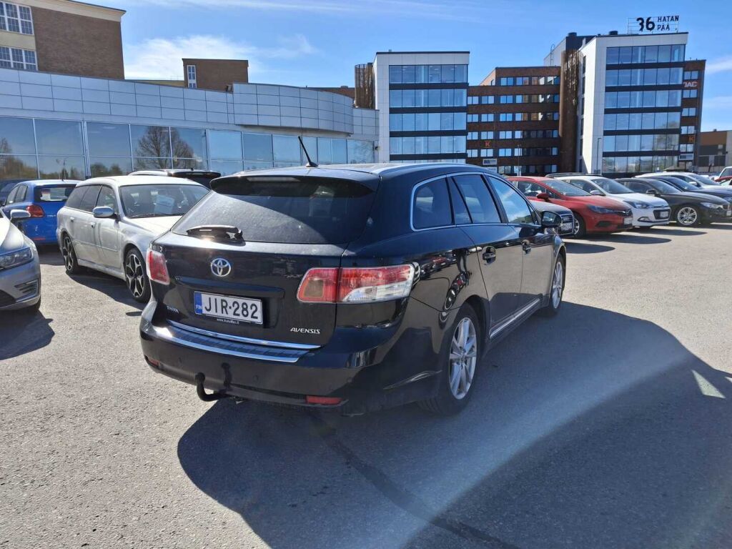 Toyota Avensis 2011 Musta