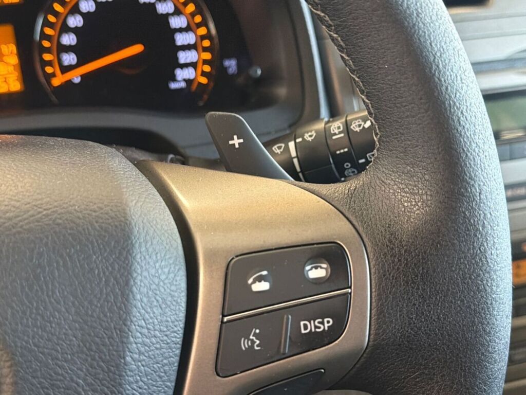 Toyota Avensis 2011 Musta
