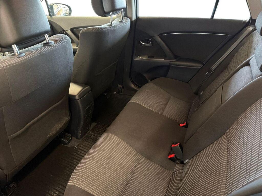 Toyota Avensis 2011 Musta