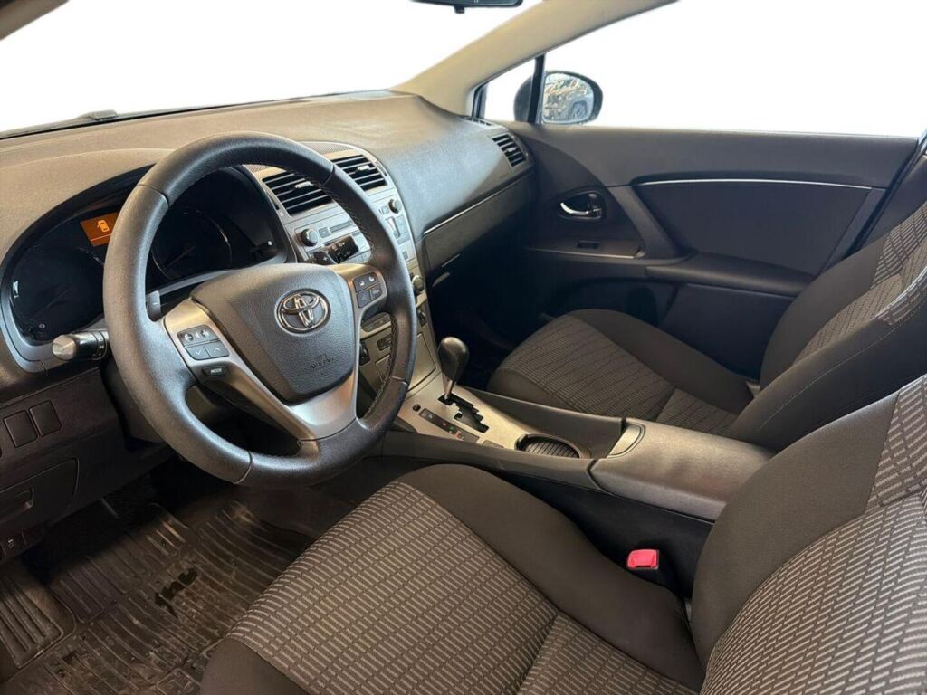 Toyota Avensis 2011 Musta