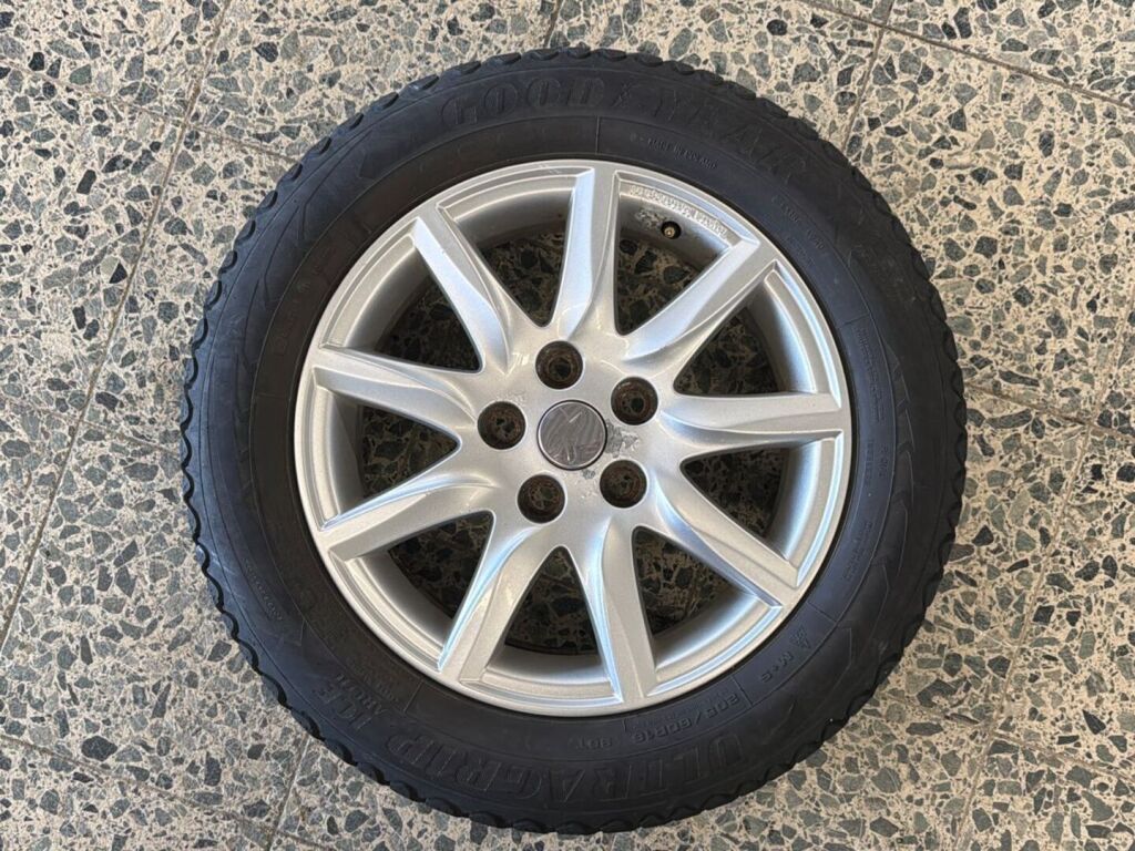 Toyota Avensis 2011 Musta