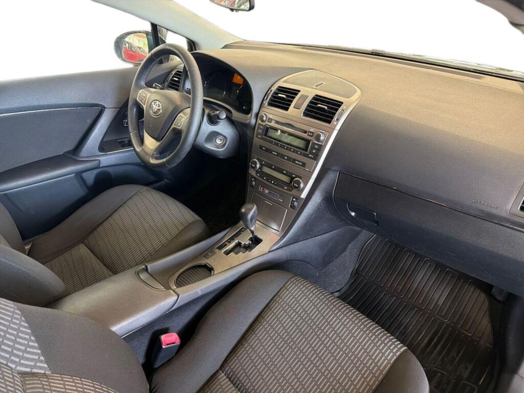 Toyota Avensis 2011 Musta