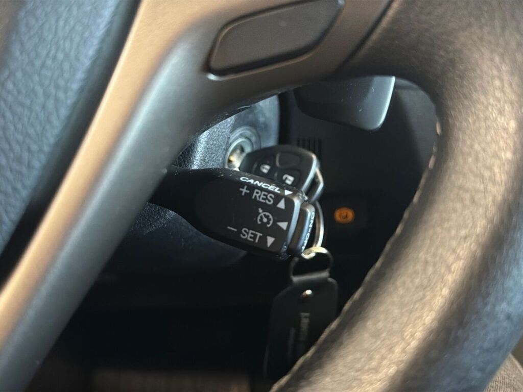 Toyota Avensis 2011 Musta