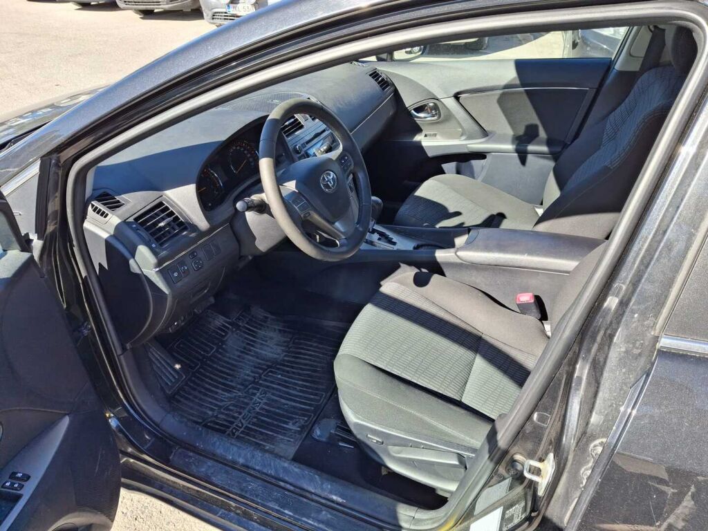 Toyota Avensis 2011 Musta