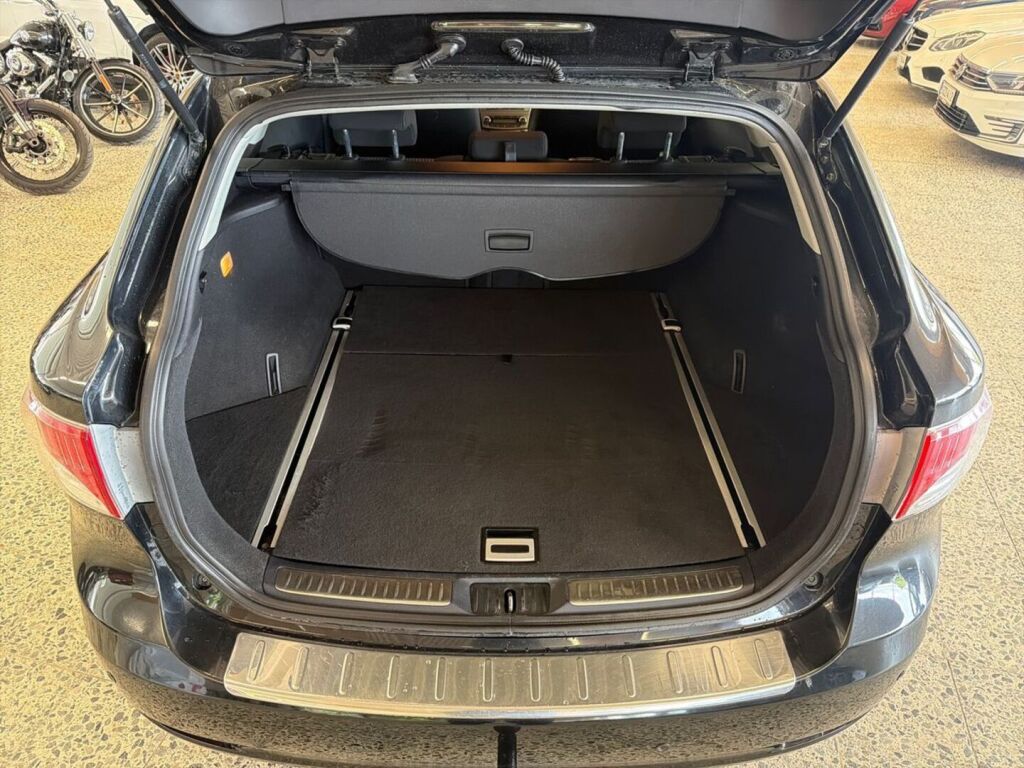 Toyota Avensis 2011 Musta