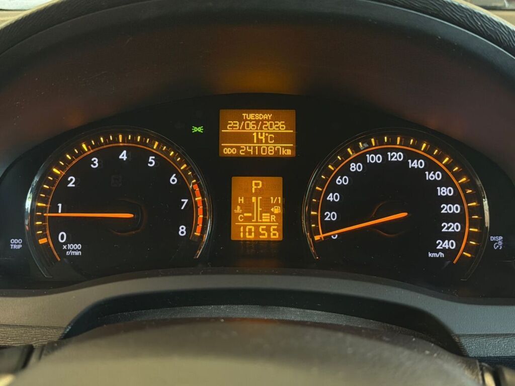 Toyota Avensis 2011 Musta