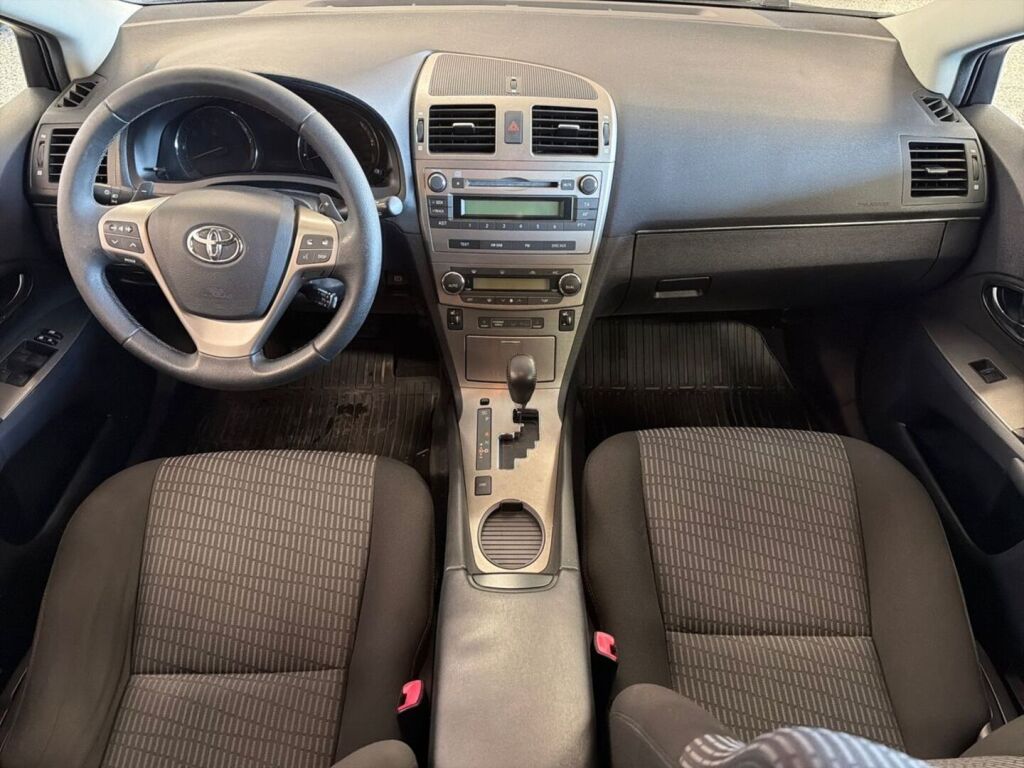 Toyota Avensis 2011 Musta