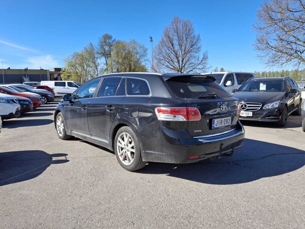 Toyota Avensis 2011 Musta