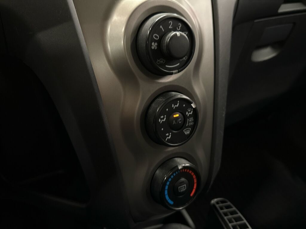 Toyota Yaris 2011 Musta