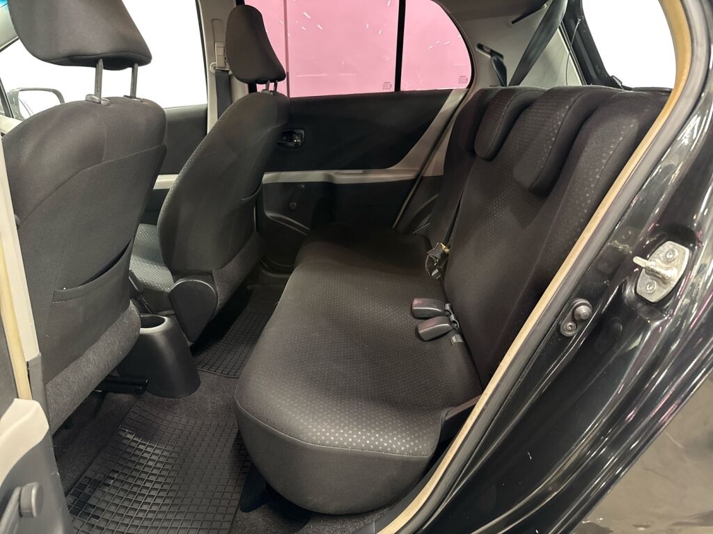Toyota Yaris 2011 Musta