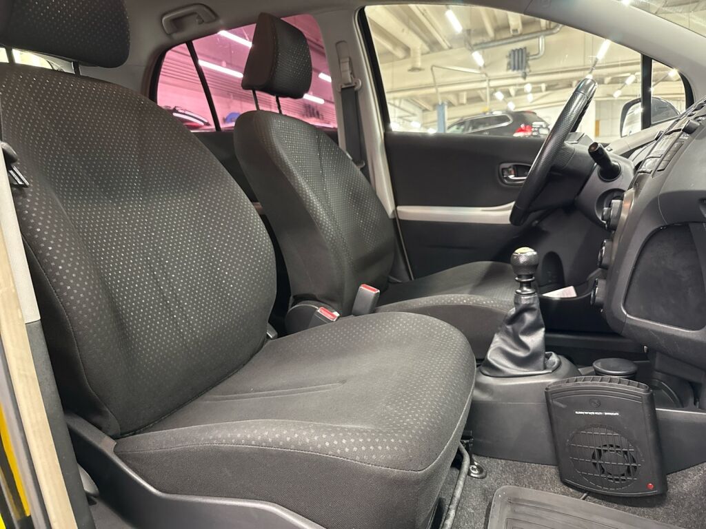 Toyota Yaris 2011 Musta