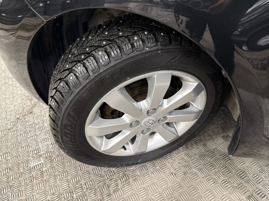 Toyota Yaris 2011 Musta