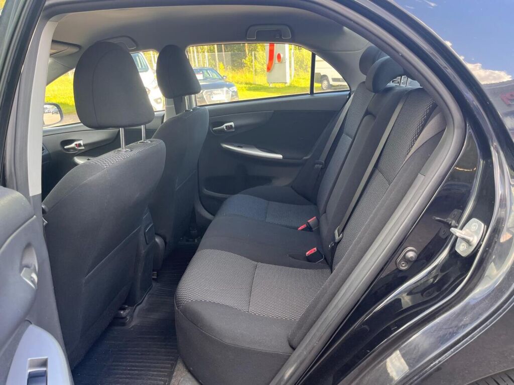 Toyota Corolla 2012 Musta
