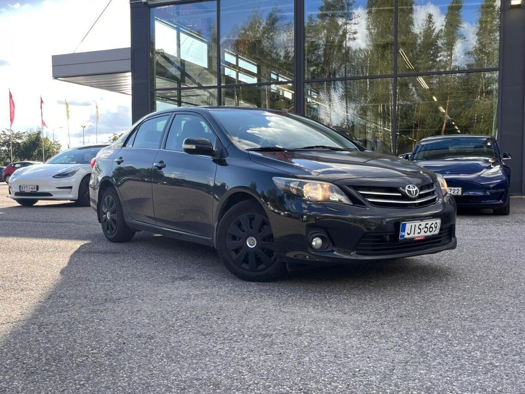 Toyota Corolla 2012 Musta