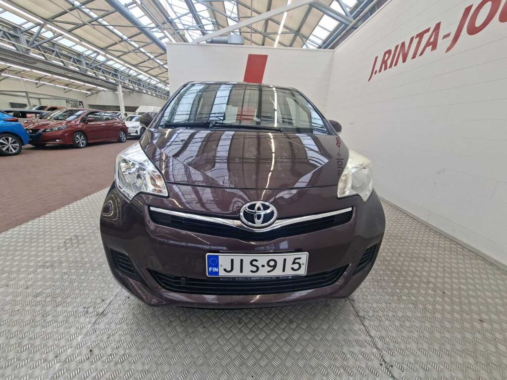 Toyota Verso-S 2013 Violetti